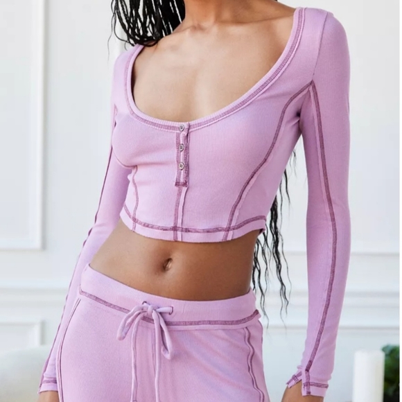 NWT Urban Outfitters Olive Cropped Tee - Picture 4 of 7